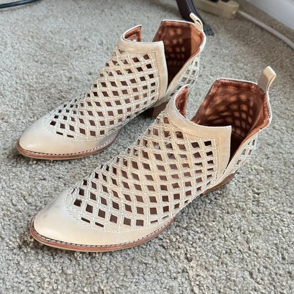 Jeffrey Campbell Taggart Open-Weave Leather Ankle Booties Beige Size 8